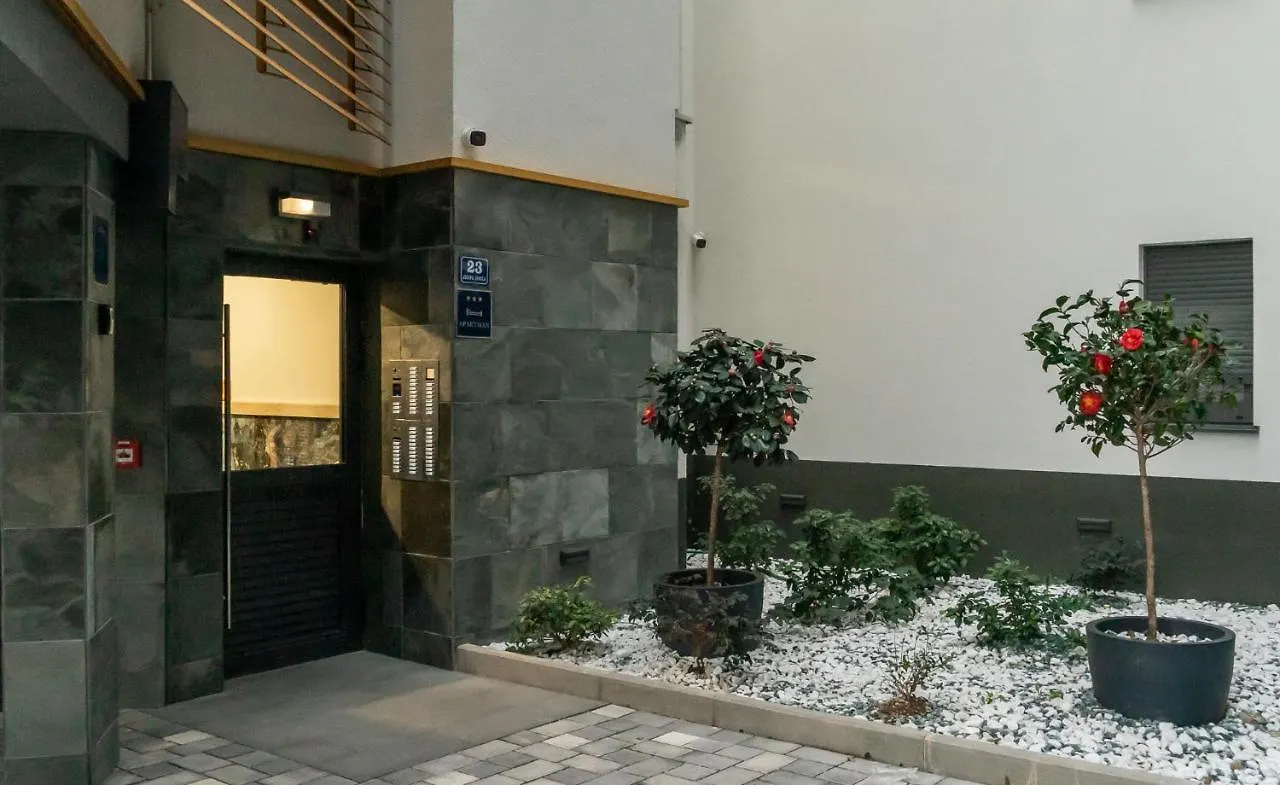 Luxury Apartment Ruby Split